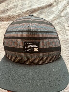 DC Shoes Men's Patterned Snapback Hat in Teal and Black